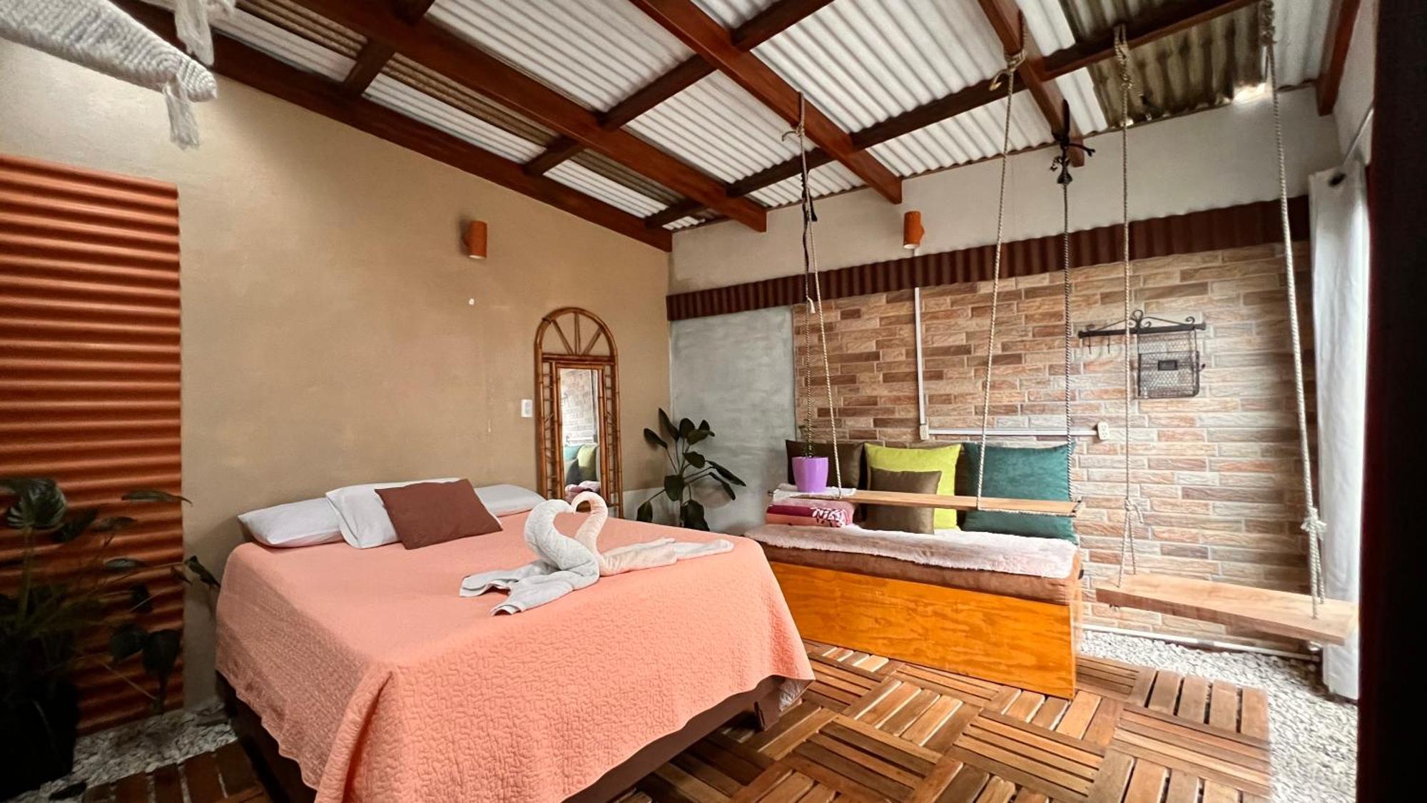 Chillout House Bed & Breakfast Monteverde Exterior photo